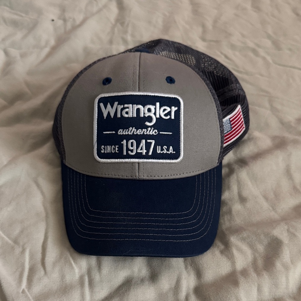 Wrangler Two-Tone Gray and Navy Hat